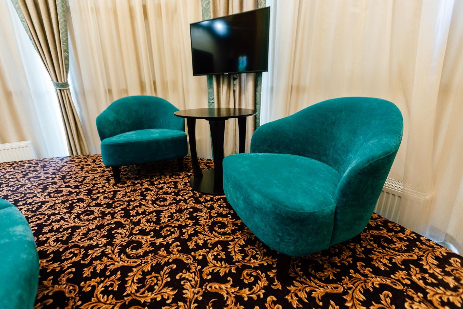 Khan-Chinar Hotel Dněpropetrovsk Exteriér fotografie