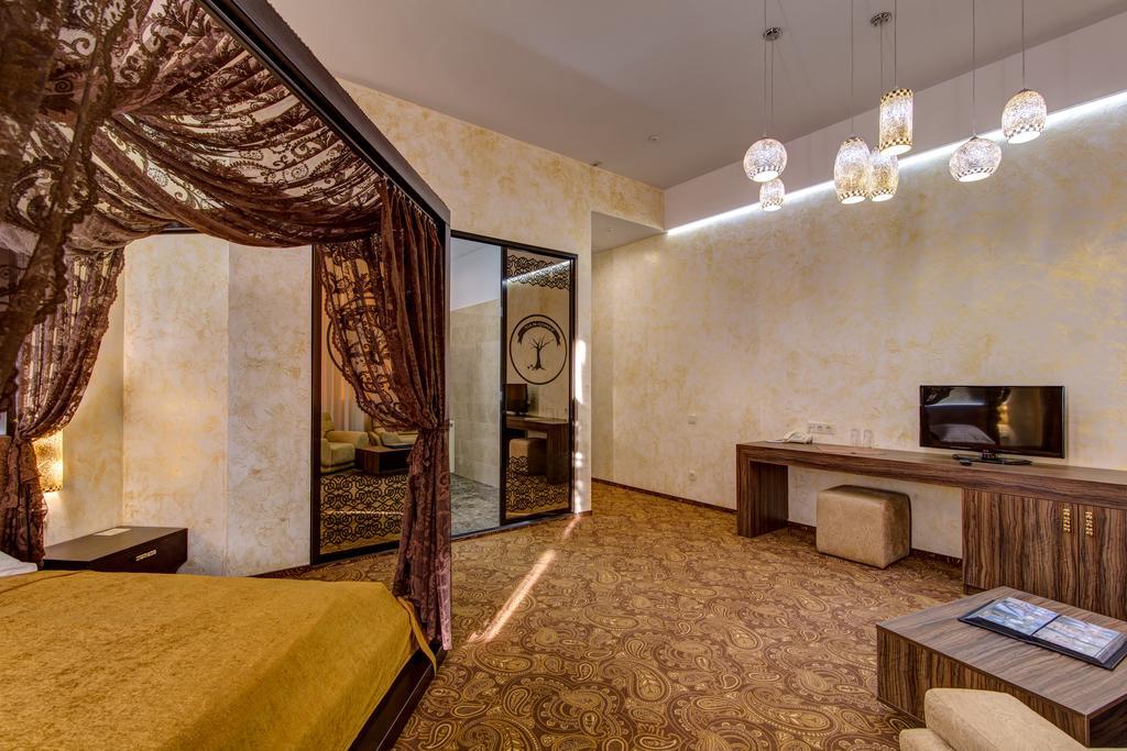Khan-Chinar Hotel Dněpropetrovsk Exteriér fotografie