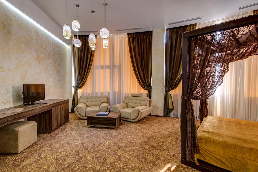 Khan-Chinar Hotel Dněpropetrovsk Exteriér fotografie