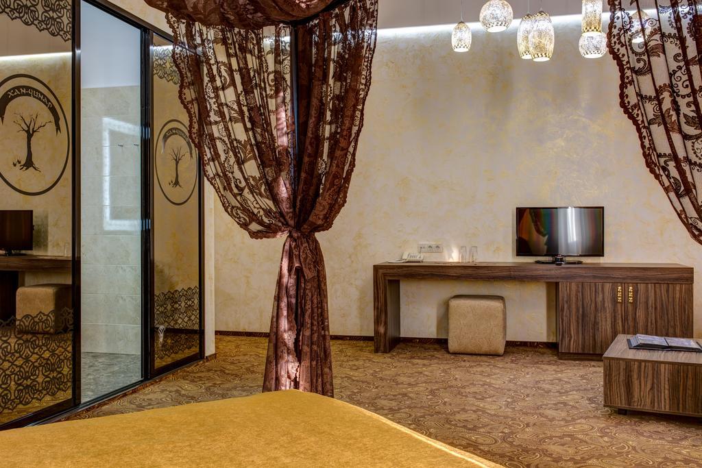Khan-Chinar Hotel Dněpropetrovsk Exteriér fotografie