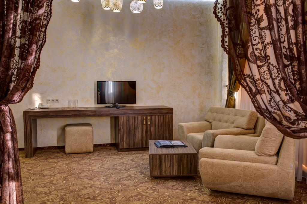 Khan-Chinar Hotel Dněpropetrovsk Exteriér fotografie