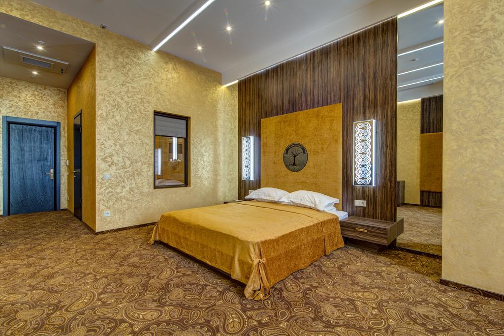 Khan-Chinar Hotel Dněpropetrovsk Exteriér fotografie