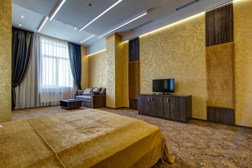 Khan-Chinar Hotel Dněpropetrovsk Exteriér fotografie