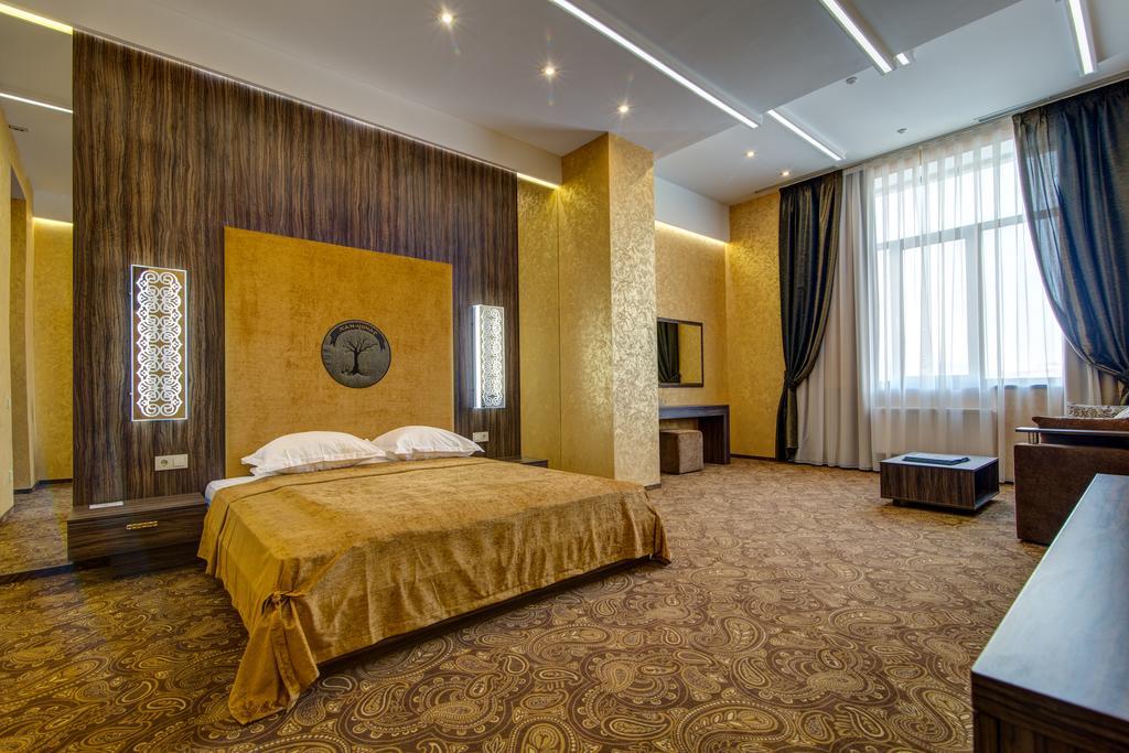 Khan-Chinar Hotel Dněpropetrovsk Exteriér fotografie