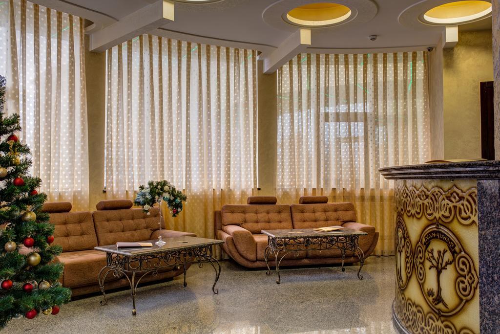 Khan-Chinar Hotel Dněpropetrovsk Exteriér fotografie
