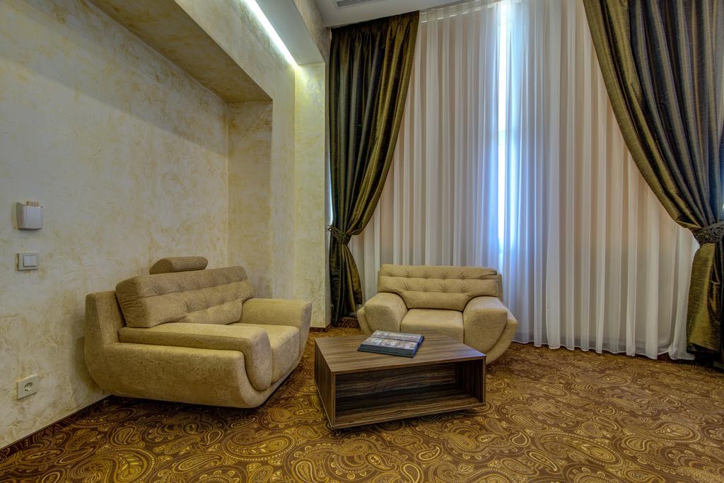 Khan-Chinar Hotel Dněpropetrovsk Exteriér fotografie