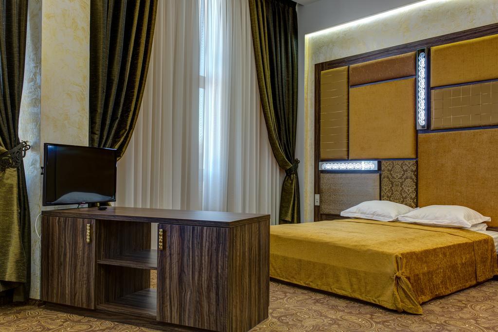 Khan-Chinar Hotel Dněpropetrovsk Exteriér fotografie