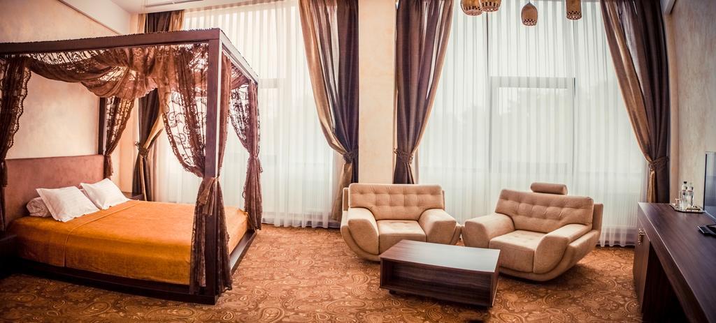 Khan-Chinar Hotel Dněpropetrovsk Exteriér fotografie