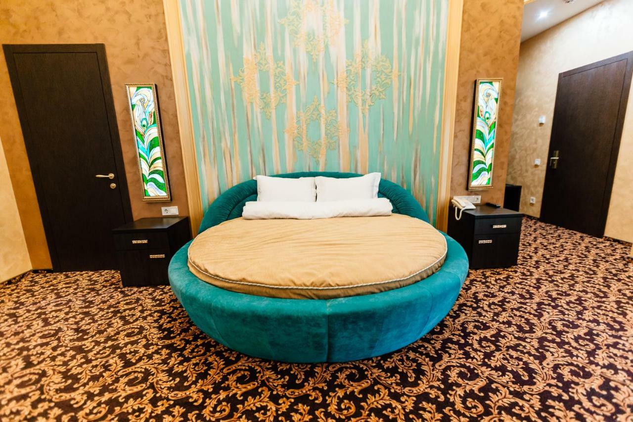 Khan-Chinar Hotel Dněpropetrovsk Exteriér fotografie