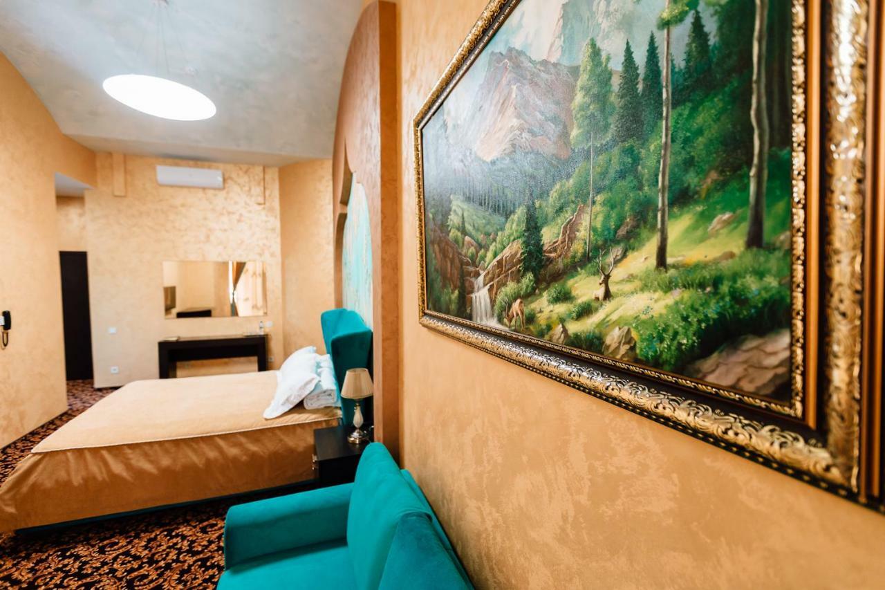 Khan-Chinar Hotel Dněpropetrovsk Exteriér fotografie