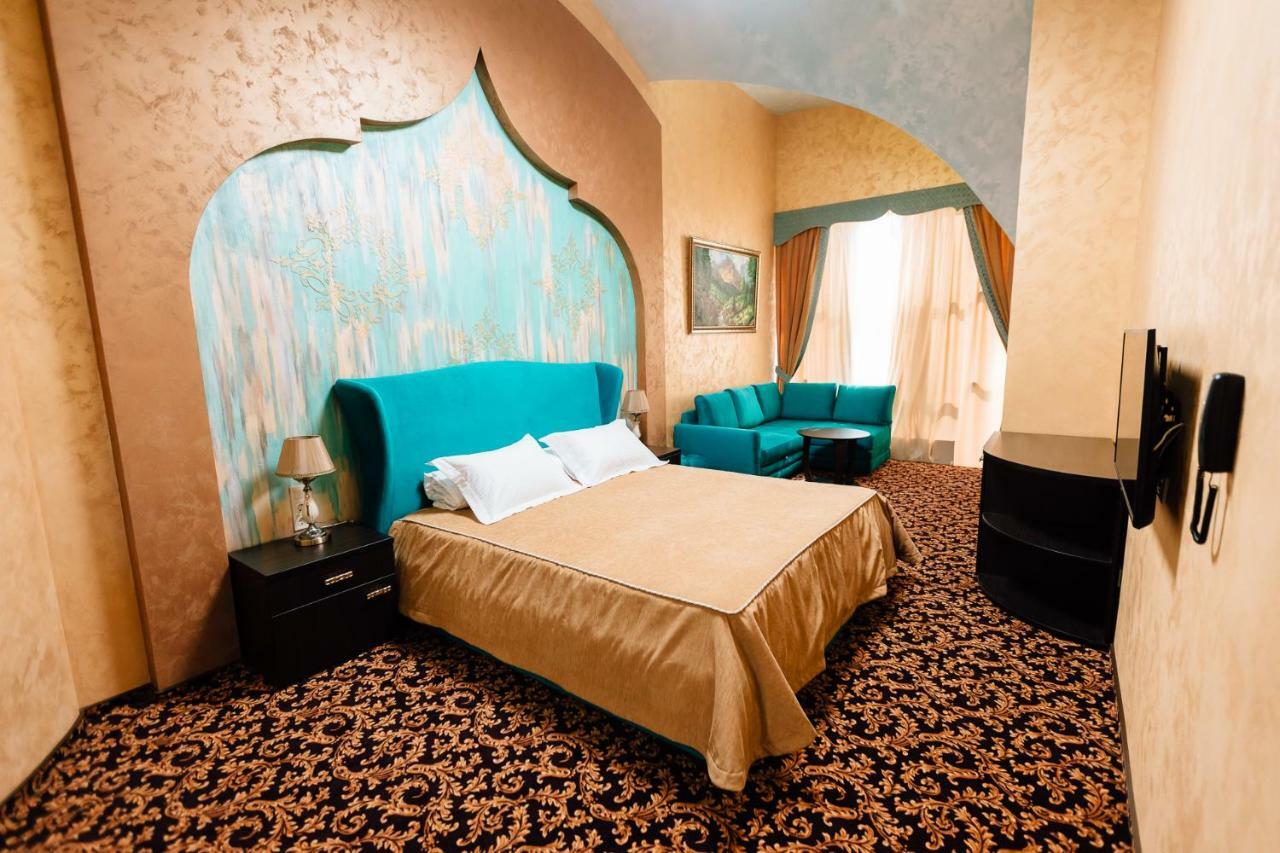 Khan-Chinar Hotel Dněpropetrovsk Exteriér fotografie